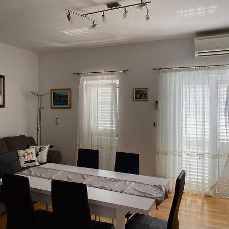 Apartman Nives Apartment โตรกีร์ ภายนอก รูปภาพ