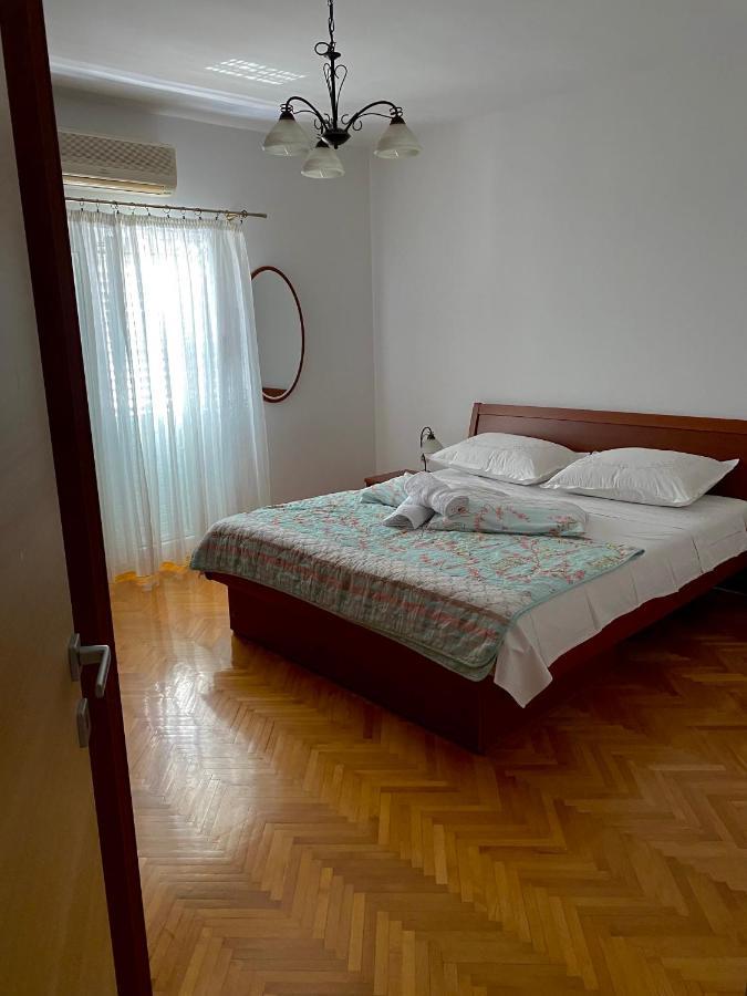 Apartman Nives Apartment โตรกีร์ ภายนอก รูปภาพ
