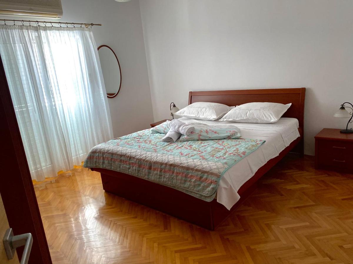 Apartman Nives Apartment โตรกีร์ ภายนอก รูปภาพ