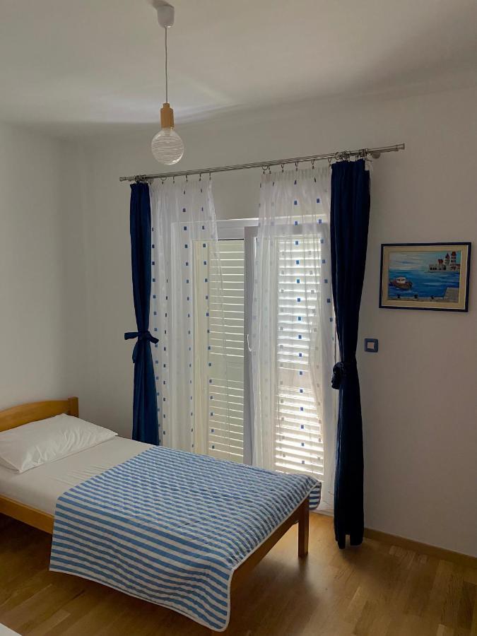 Apartman Nives Apartment โตรกีร์ ภายนอก รูปภาพ