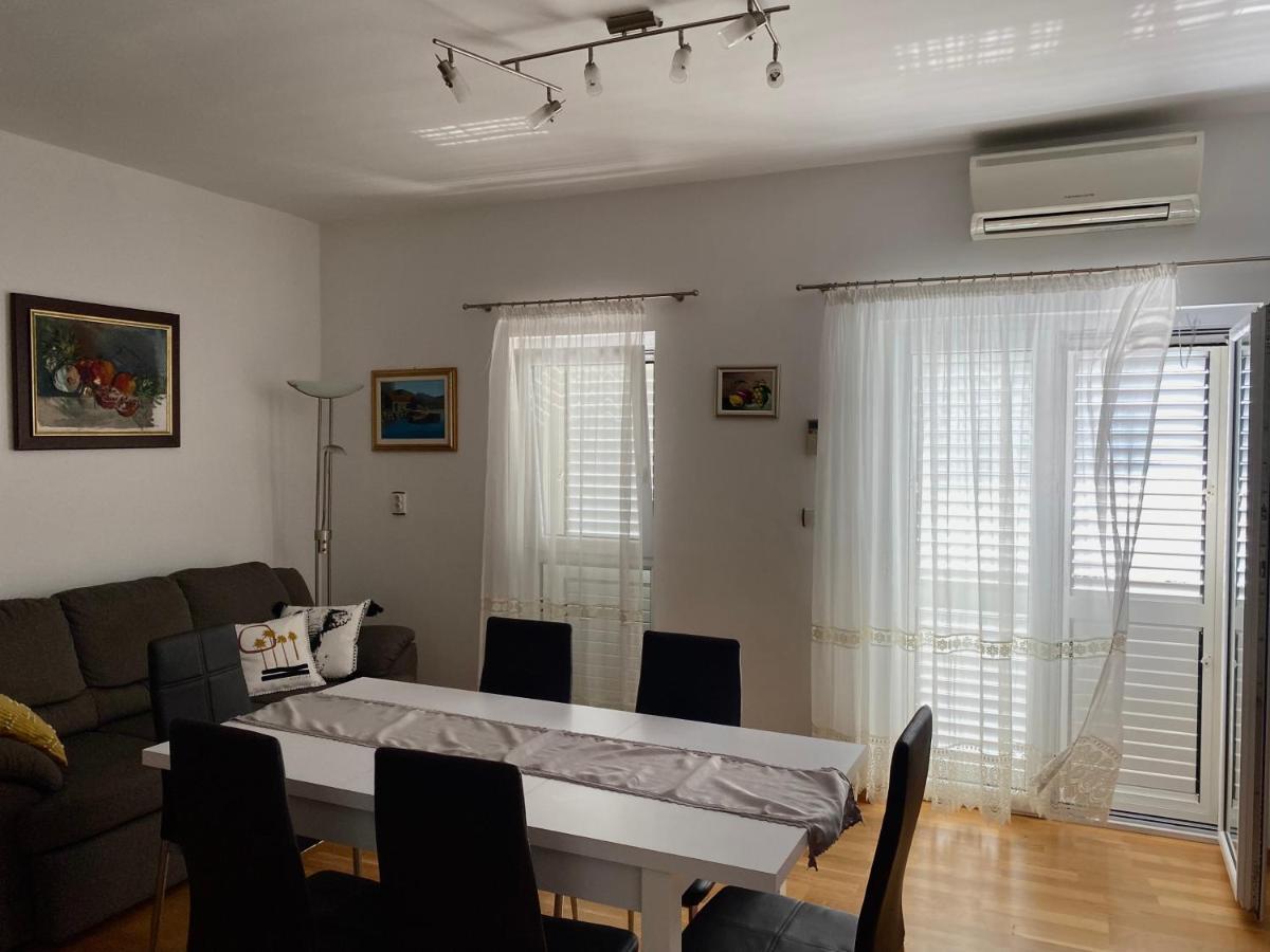 Apartman Nives Apartment โตรกีร์ ภายนอก รูปภาพ