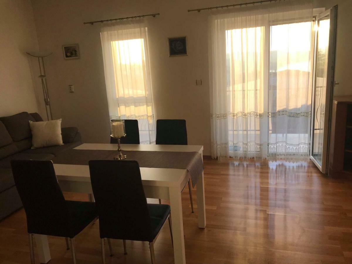 Apartman Nives Apartment โตรกีร์ ภายนอก รูปภาพ